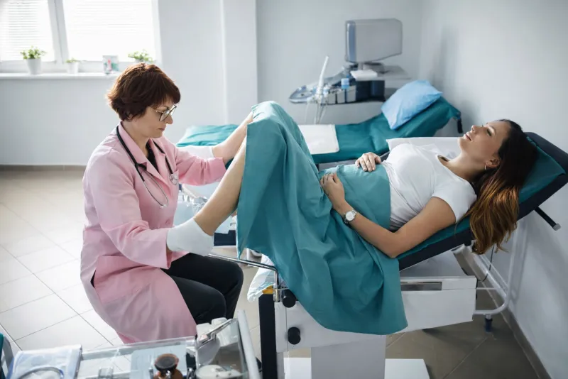 Dr. Pallavi Kulkarni consulting with a patient at Aarogya Women's Clinic