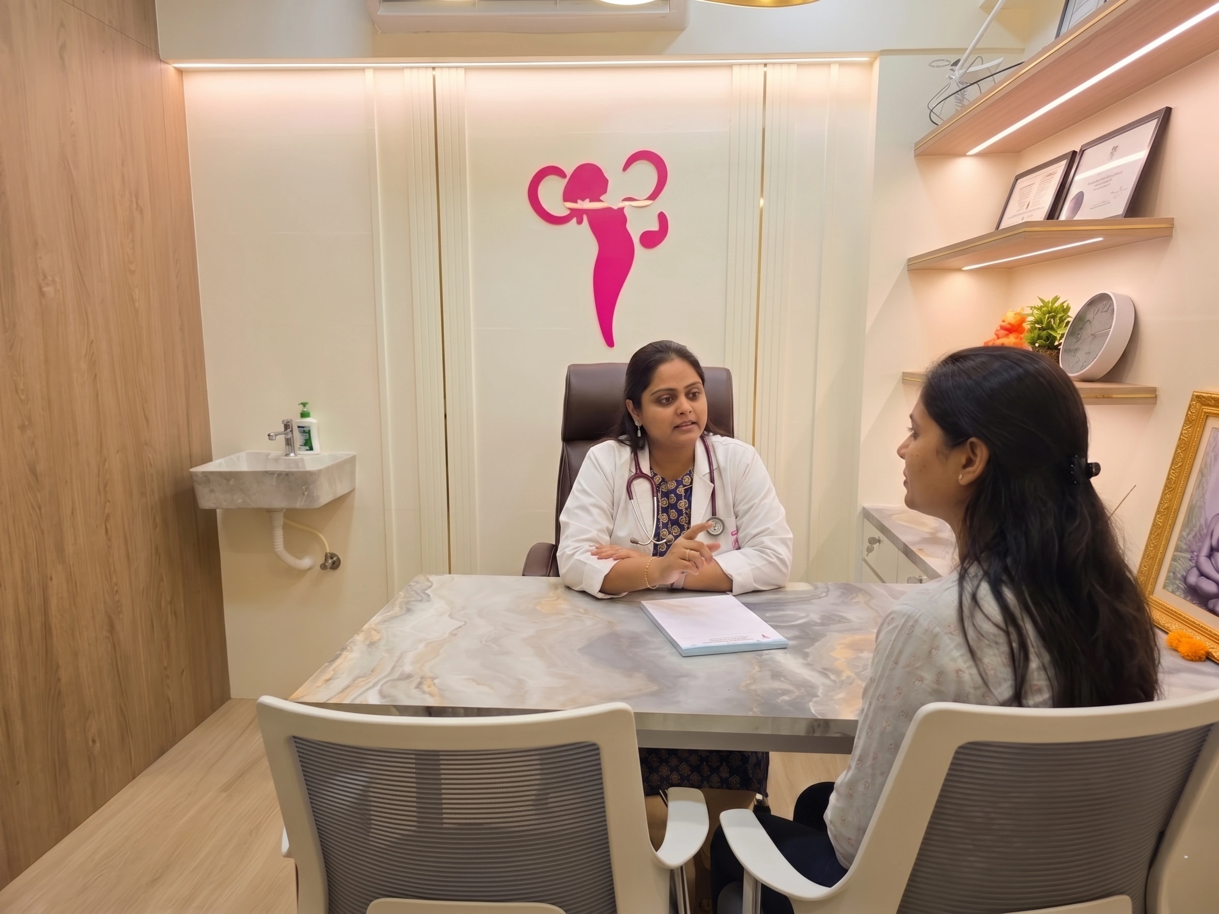 Dr. Pallavi Kulkarni hormonal imbalance consultation at Aarogya Women's Clinic